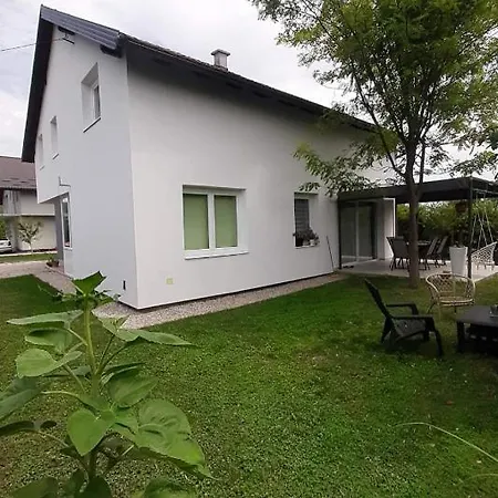 فيلة Vila Green *